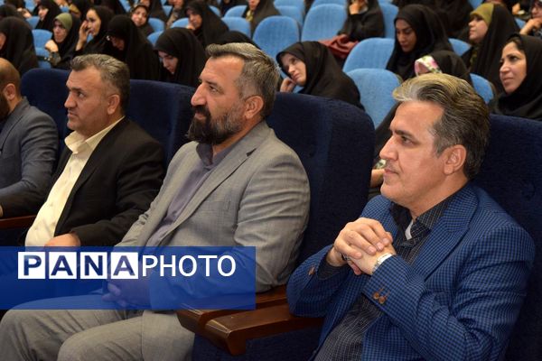 تجلیل از معلمان نمونه منطقه ۱۴ به مناسبت هفته گرامیداشت مقام معلم