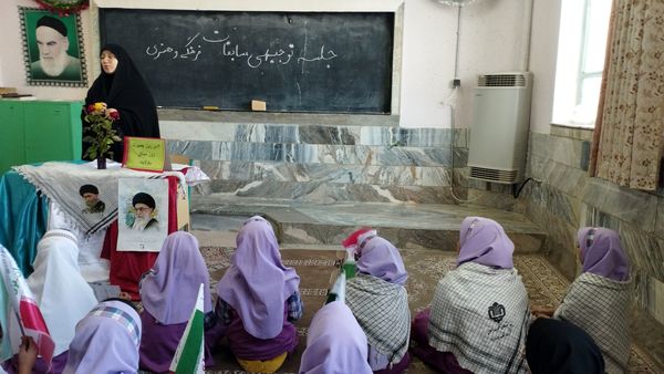 گرامیداشت روز بصیرت و میثاق امت با ولایت در مدرسه مرحوم جعفری روستای بزنجرد