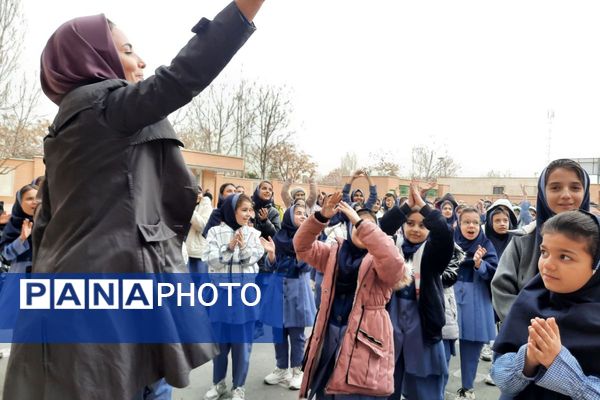  جشن نیمه شعبان در مدرسه مهرآیین ناحیه دو بهارستان
