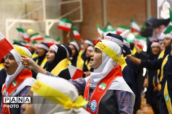 همایش سوگواری ۱۵۰۰ نفری دانش‌آموزی «باید برخاست» در آذربایجان شرقی