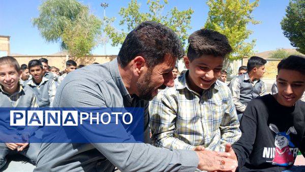 جشن آغاز سال تحصیلی در دبیرستان نمونه دولتی شهید حاج قاسم سلیمانی بن 