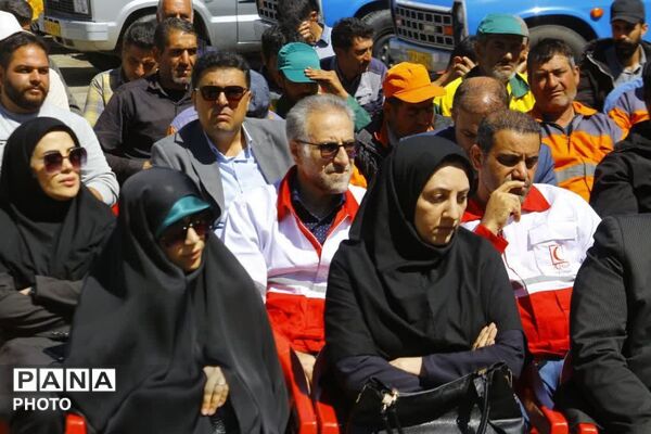 تجلیل از کارگران و زحمت کشان خدمات شهری و فضای سبز شهرداری فیروزکوه 