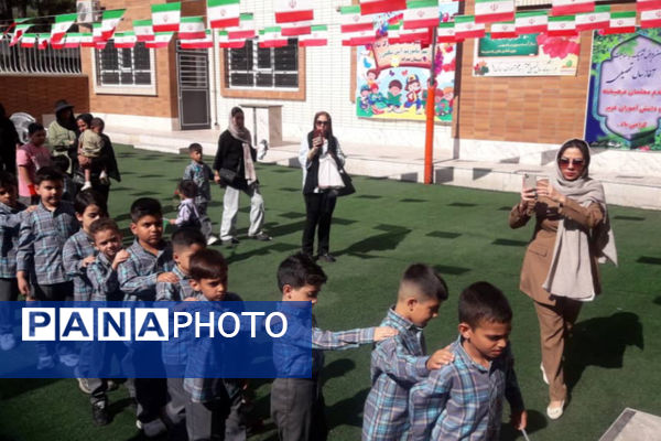 جشن شکوفه‌ها در دبستان آذر صابر ناحیه ۴ شیراز 