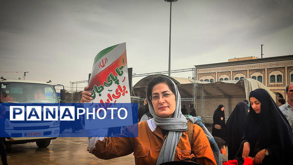 شکوه عشق و ارادت مردم به وطن