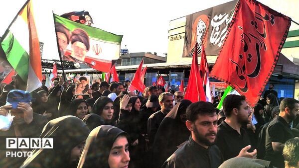 حضور گسترده و حماسی مردم ایران در تشییع پیکر رهبر شهید انقلاب