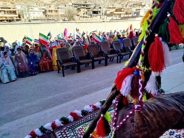 تقدیر از دانش‌آموزان آموزشگاه برکت شهرک مامور