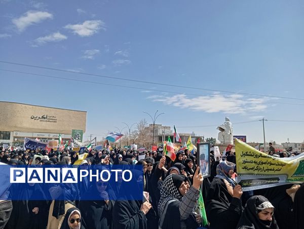 راهپیمایی با‌شکوه روز قدس با حضور فرهنگیان گلبهار 