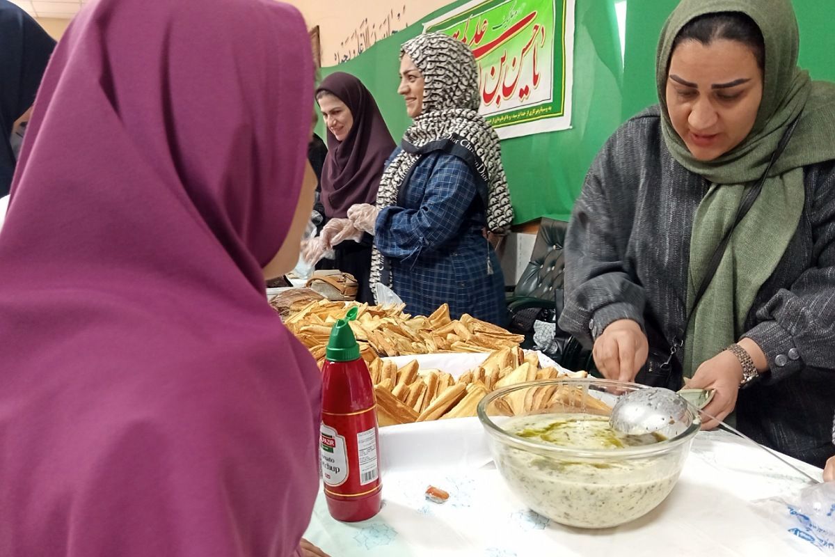 سفره احسان امام حسن مجتبی(ع) دردبستان شهید کلانتری بهارستان‌دو