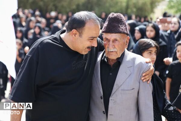 حرکت دسته‌های عزاداری در روستای فدافن همزمان با روز تاسوعای حسینی