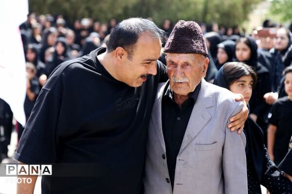 حرکت دسته‌های عزاداری در روستای فدافن همزمان با روز تاسوعای حسینی