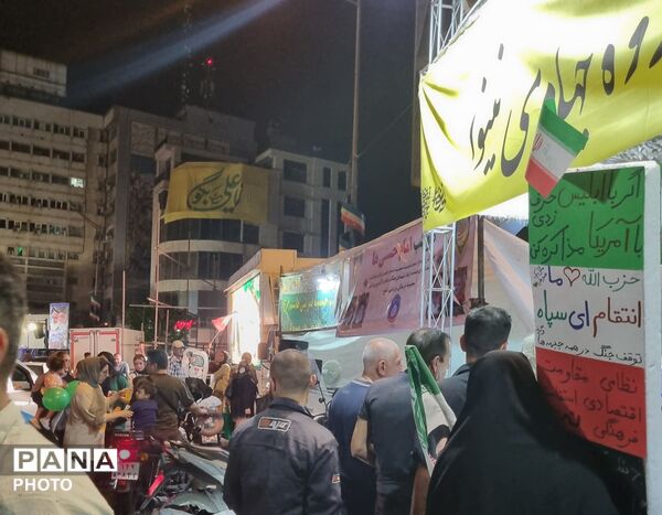 شهر در مسیر غدیر؛ موج شادی در مهمانی ۱۰ کیلومتری