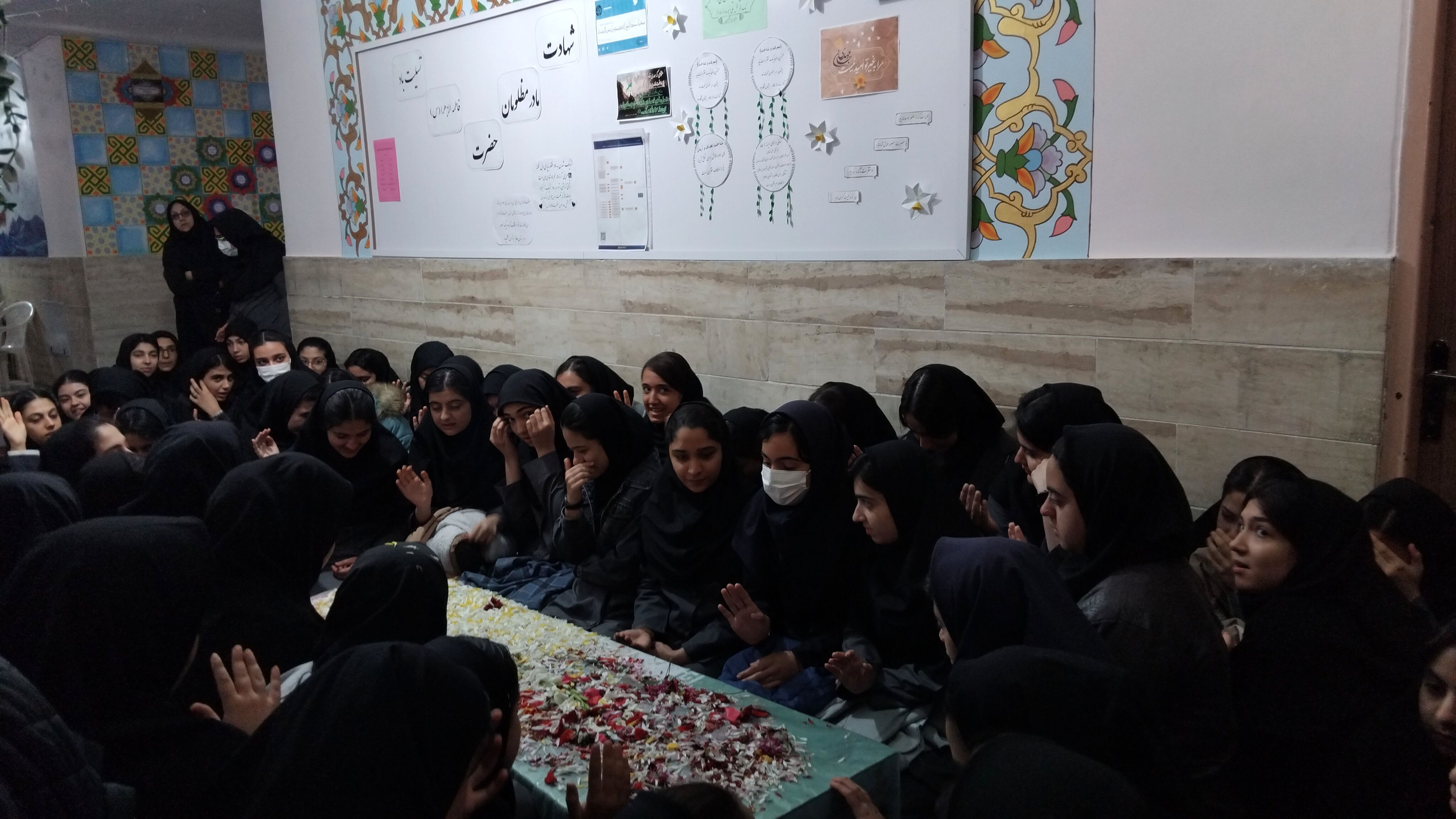 عطر شهادت در حیاط مدرسه پیچید