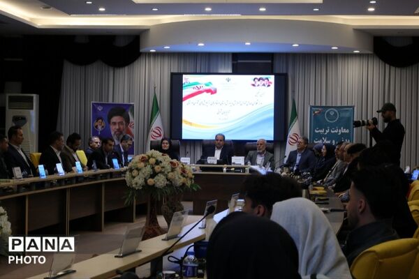 تجلیل از دانش‌آموزان ورزشکار و قهرمان آذربایجان شرقی