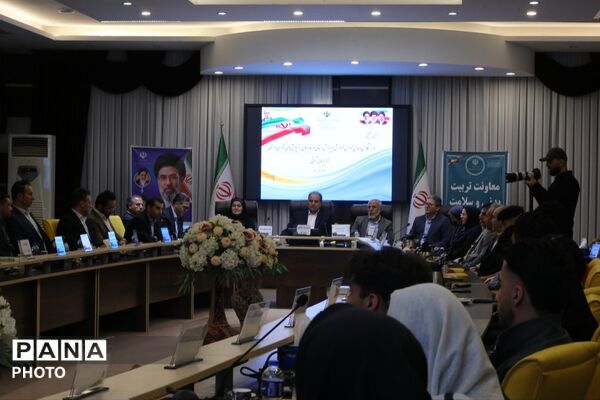 تجلیل از دانش‌آموزان ورزشکار و قهرمان آذربایجان شرقی