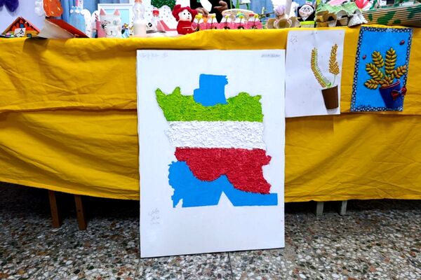  نمایشگاه دستاوردهای انقلاب و روایت‌های فجر در دبستان سمیه شهریار
