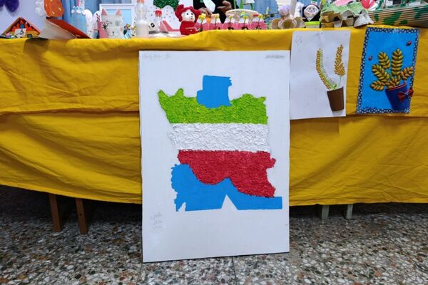  نمایشگاه دستاوردهای انقلاب و روایت‌های فجر در دبستان سمیه شهریار