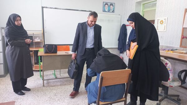 بازدید سرپرست اداره آموزش و پرورش استثنایی استان از روند برگزاری امتحانات نوبت دوم