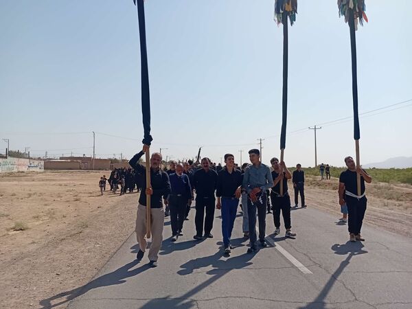 مراسم سینه زنی و علم گردانی در خلیل آباد