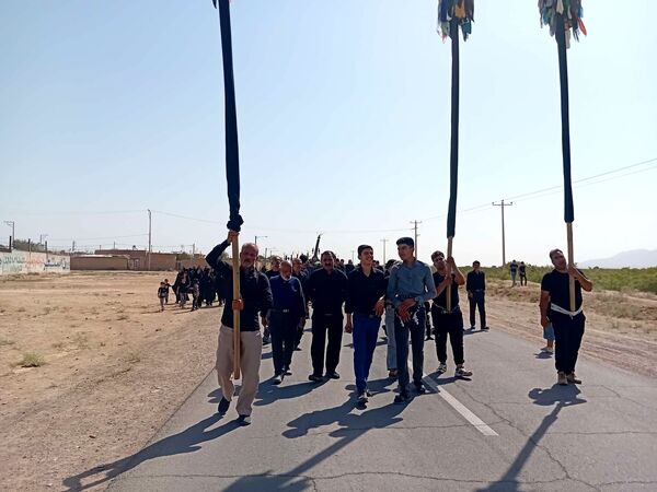 مراسم سینه زنی و علم گردانی در خلیل آباد