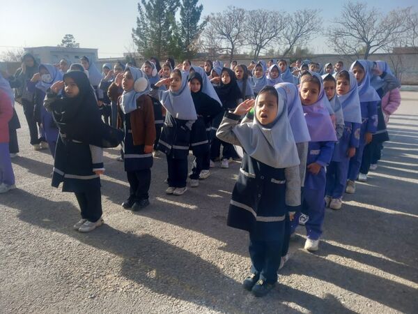 جشن۲۲ بهمن در مدرسه تکتم روستای مهدی آباد خلیل آباد 