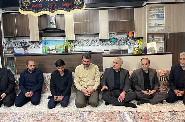 تجلیل نماینده قم در مجلس از دانش‌آموز مدال‌آور المپیاد جهانی فیزیک پاریس