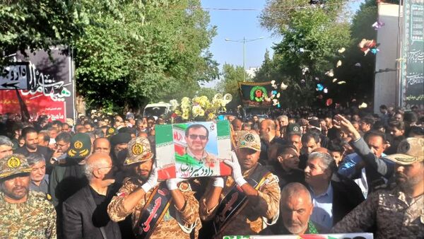 تشییع پیکر پزشکِ شهید در بروجن