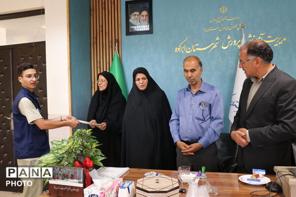 نشست صمیمی مدیر آموزش و پرورش شهرستان ابرکوه با دانش آموز خبرنگاران پانا