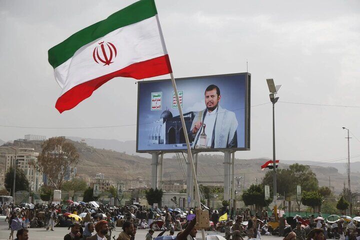 راهپیمایی یمنی‌ها در حمایت از ایران و مقاومت لبنان