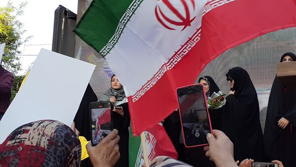 جلوه‌هایی از اجتماع مردم بجنورد در تجلیل از بانوی شجاع رسانه ملی