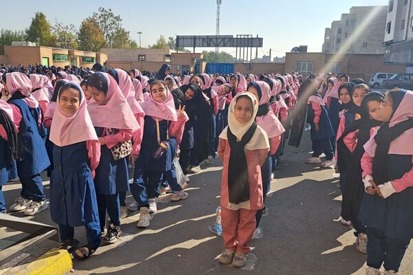 طنین نوای عشق و عزا؛ مراسم عزاداری دهه دوم فاطمیه در مدارس بهارستان‌دو