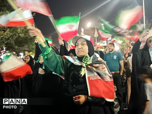 خروش ملت ایران در شب نود و پنجم حماسه میدان داری-١