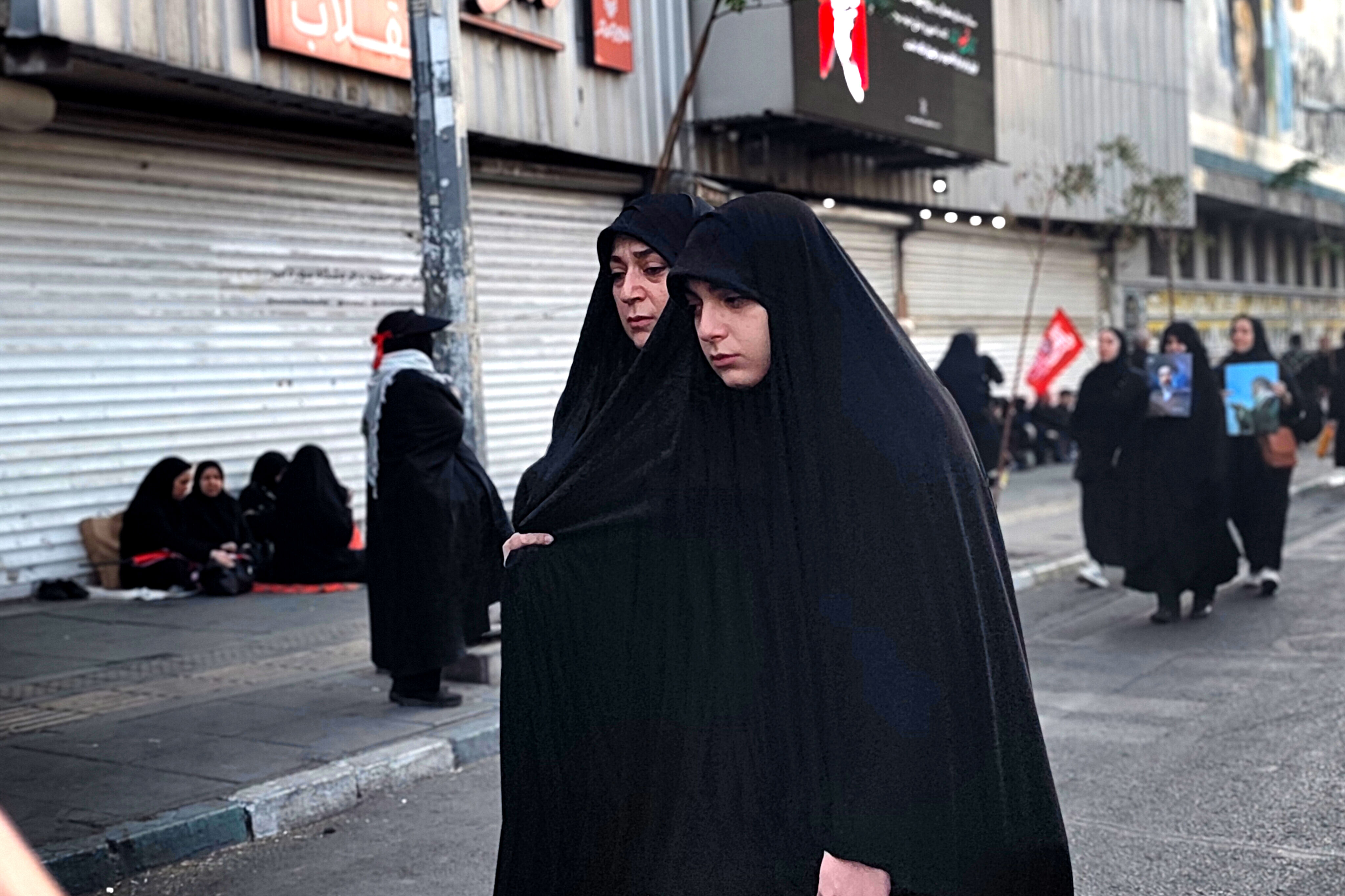 بدرقه حماسی امام شهید در قلب تهران
