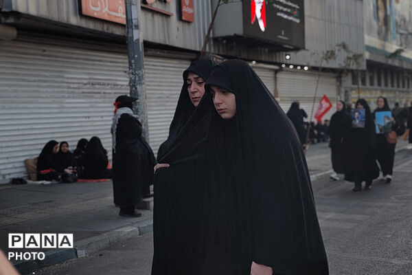 بدرقه حماسی امام شهید در قلب تهران