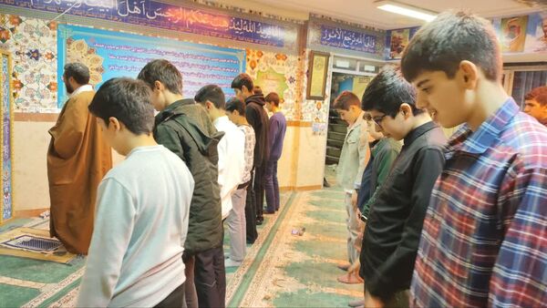 ضیافت افطاری دبیرستان شهدای مدافع حرم منطقه ۱۰