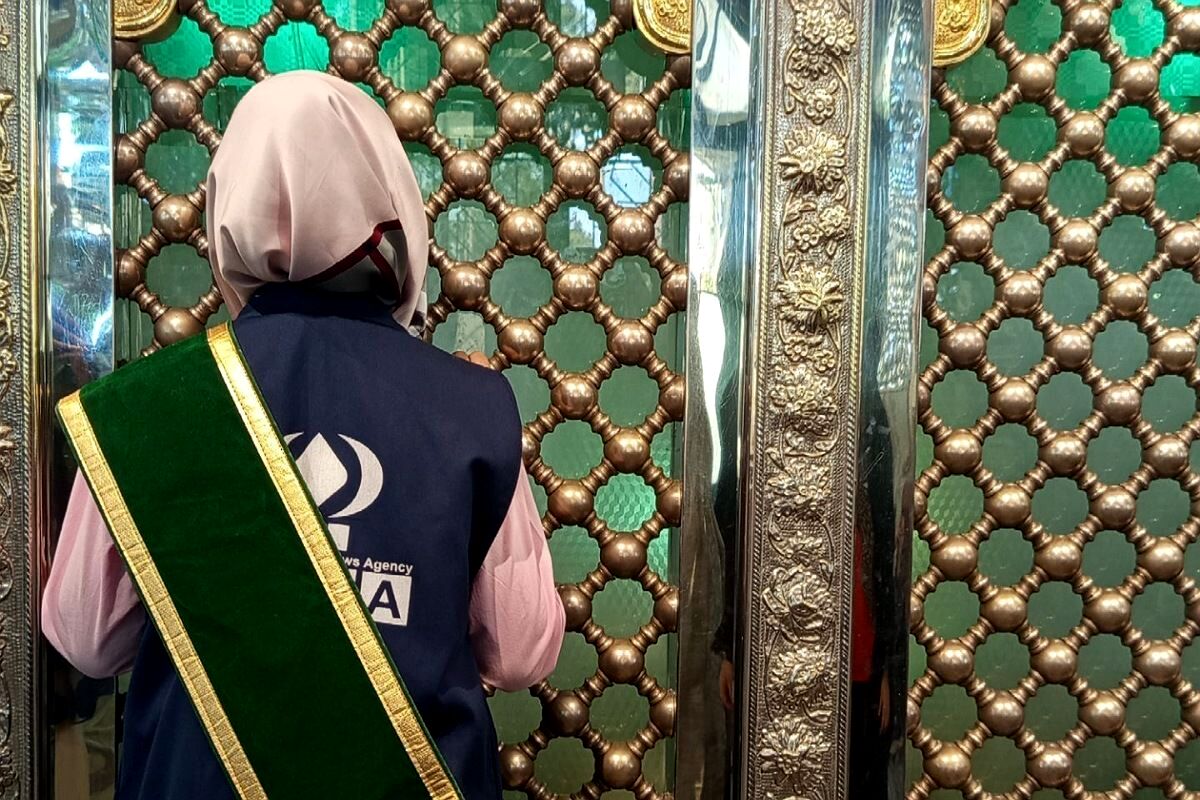 غبارروبی و عطرافشانی آستان مقدس امامزاده عمادالدین علیه السلام 