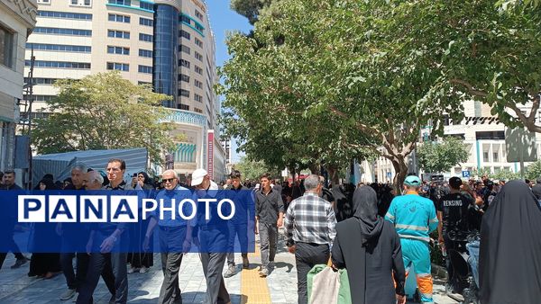 مراسم پیاده‌روی جاماندگان اربعین از میدان پانزده خرداد تا حرم مطهر رضوی