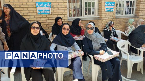 جشن روز معلم دبیرستان شهیده محبوبه دانش 