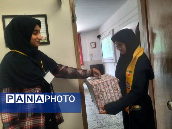 پویش مشق همدلی در دبیرستان شاهد شهید حمامی ناحیه ۶ مشهد