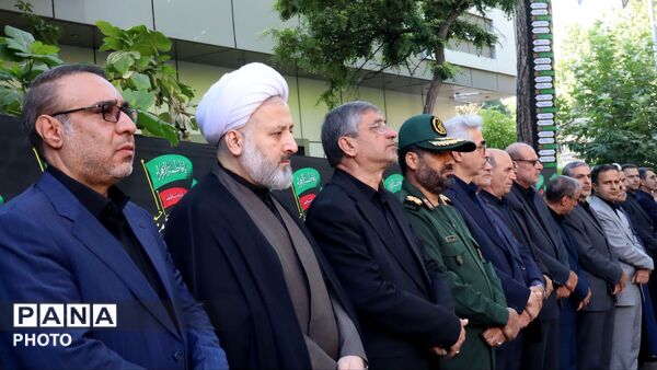وداعِ اشک‌آلودِ هزاران فرهنگی با رهبرِ شهیدِ آسمانی