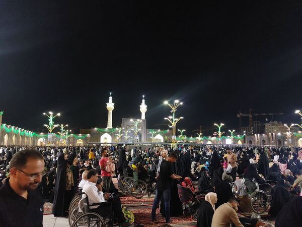 شکوه و سرور در بارگاه منور رضوی در شب ولادت پیامبر اعظم(ص)