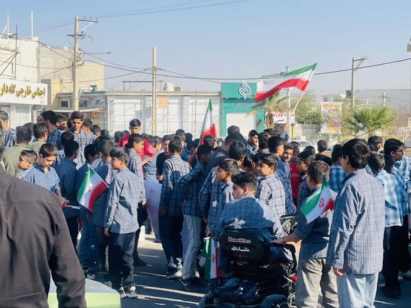 خروش دانش آموزان گله دار در راهپیمایی ۱۳ آبان۱۴۰۴