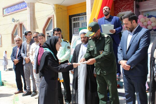 نواختن زنگ سپاس معلم در دبستان دخترانه شاهد نرگس