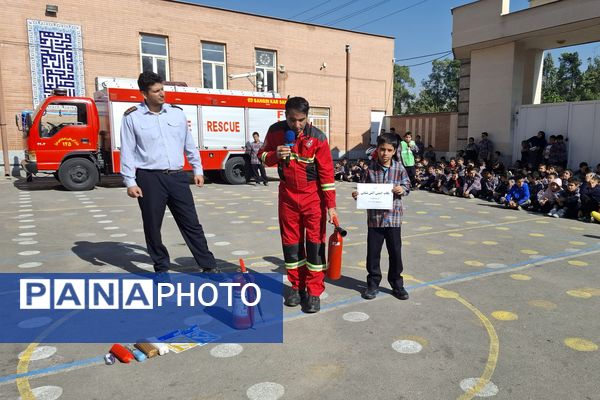 آموزش نکات ایمنی آتش‌نشانی در آموزشگاه معارف ۶